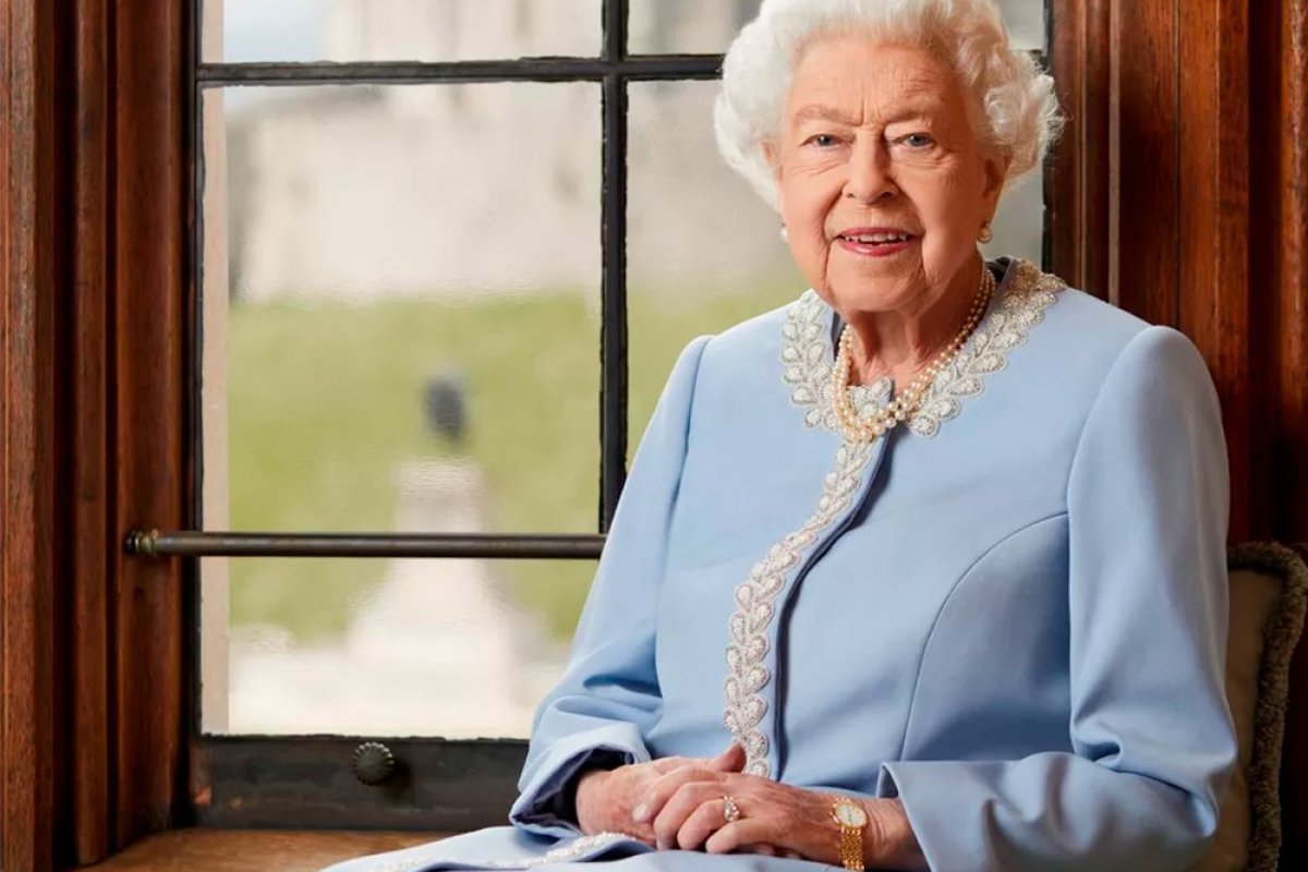 Rainha Elizabeth ll usou por mais de 30 anos uma única cor de esmalte!  