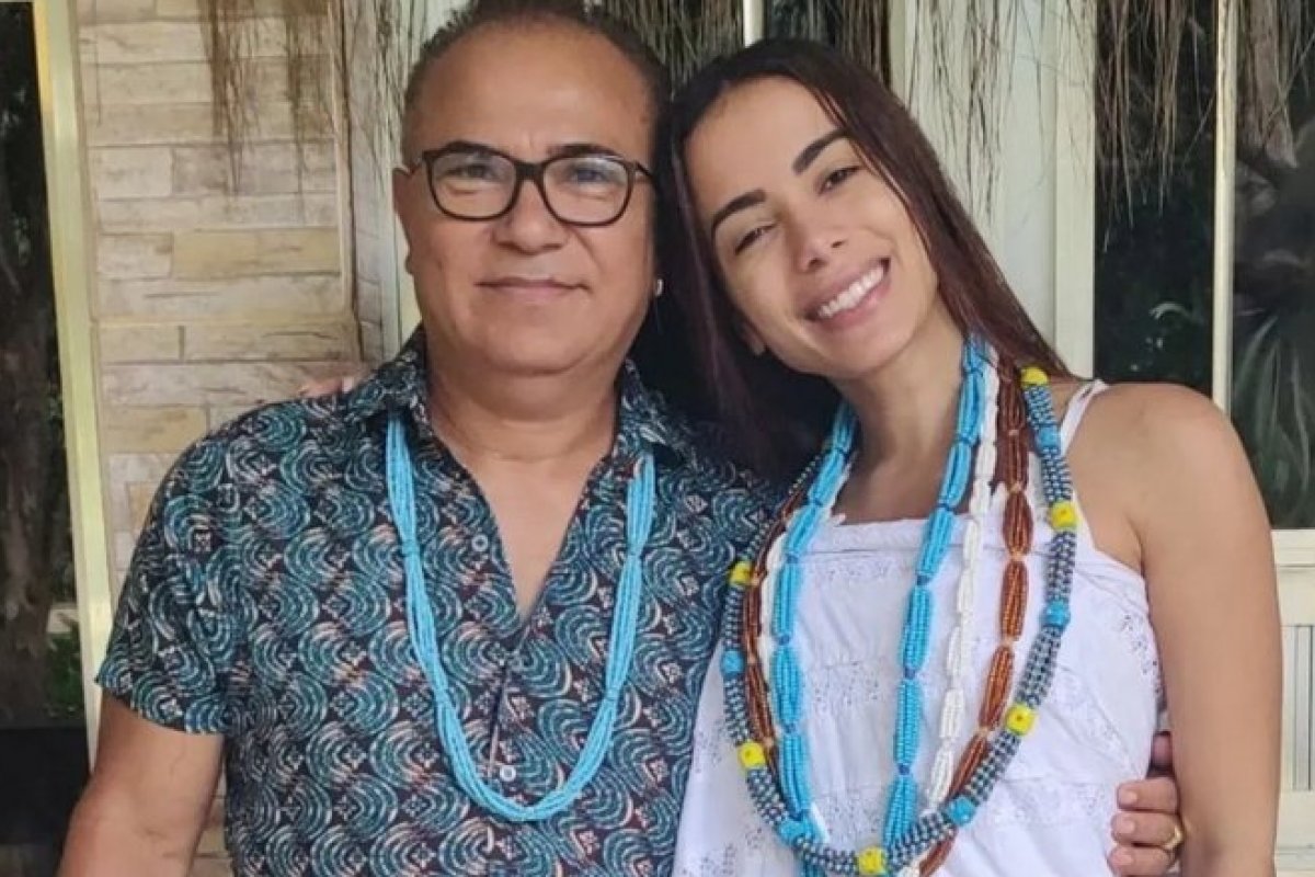 Pai de santo de Anitta declara voto a Bolsonaro!  