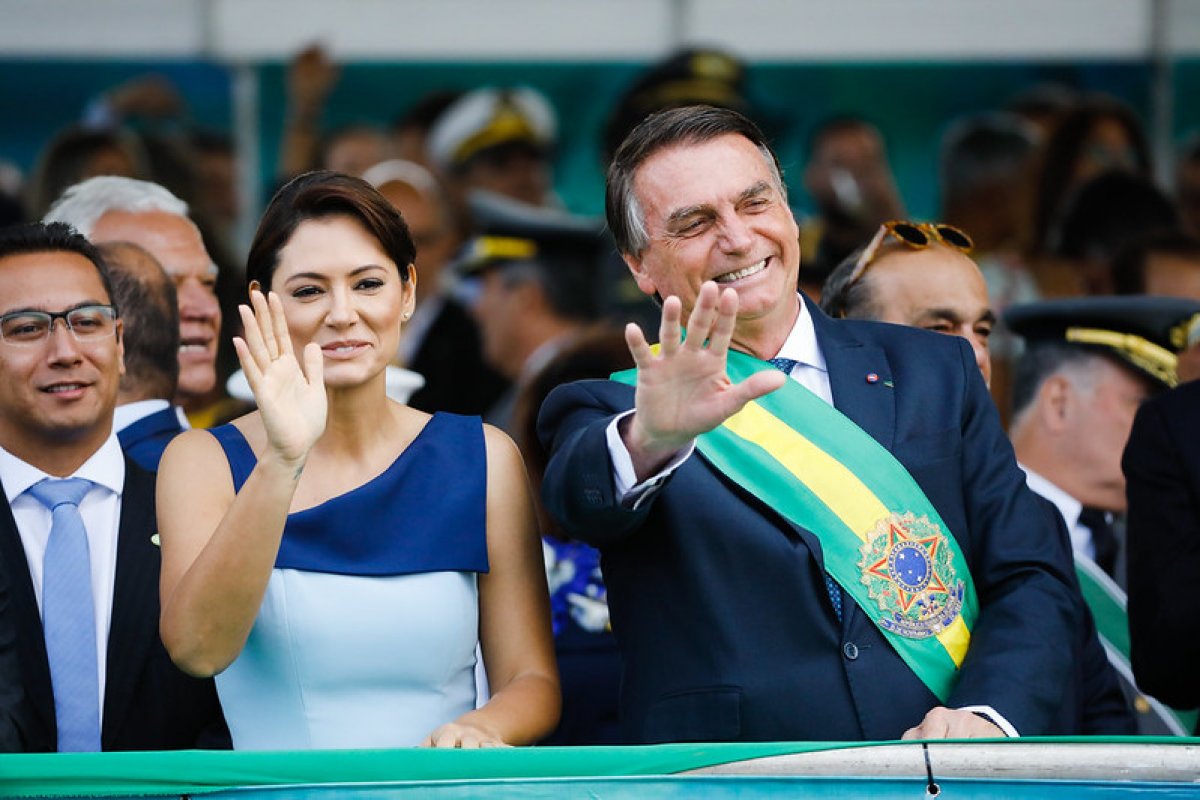 Primeira-dama brasileira também é convidada para velório da rainha Elizabeth II   