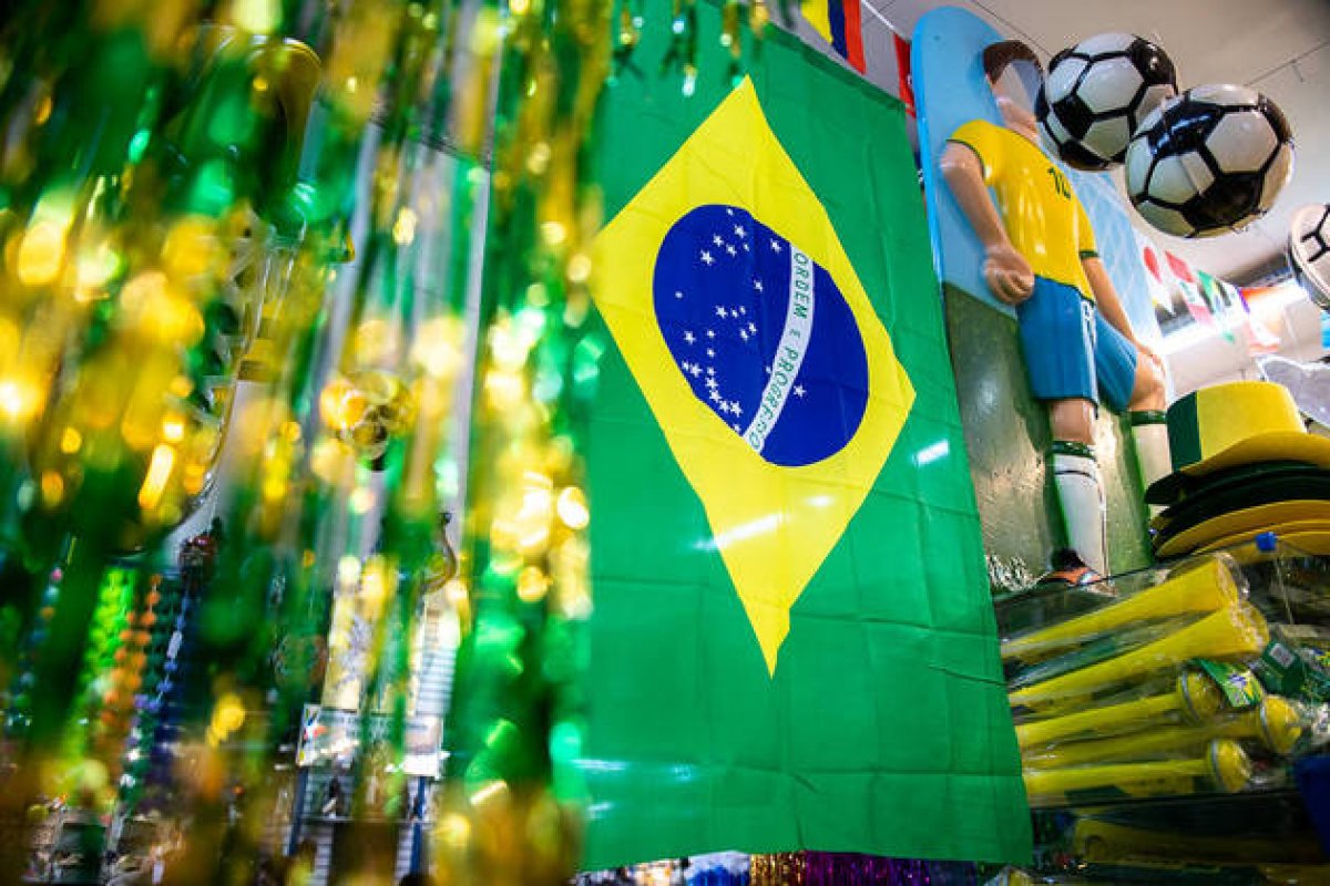 Proximidade entre o início da Copa do Mundo e a Black Friday deve impulsionar comércio