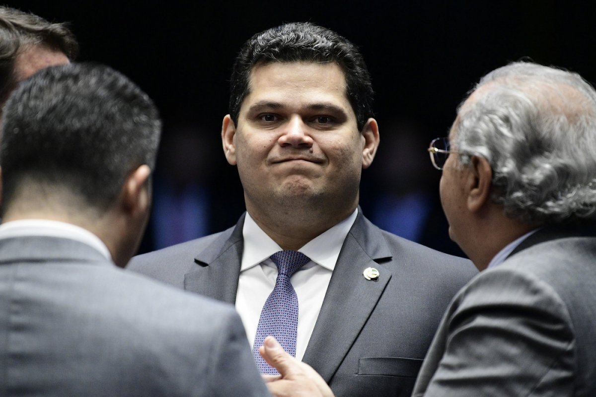 Ex-funcionária do gabinete de Alcolumbre revela nunca ter ido à Brasília 