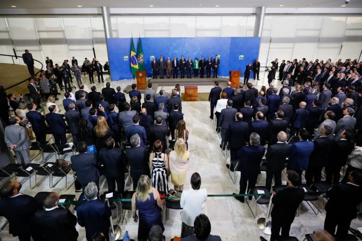 Medida Provisória extingue multa do FGTS