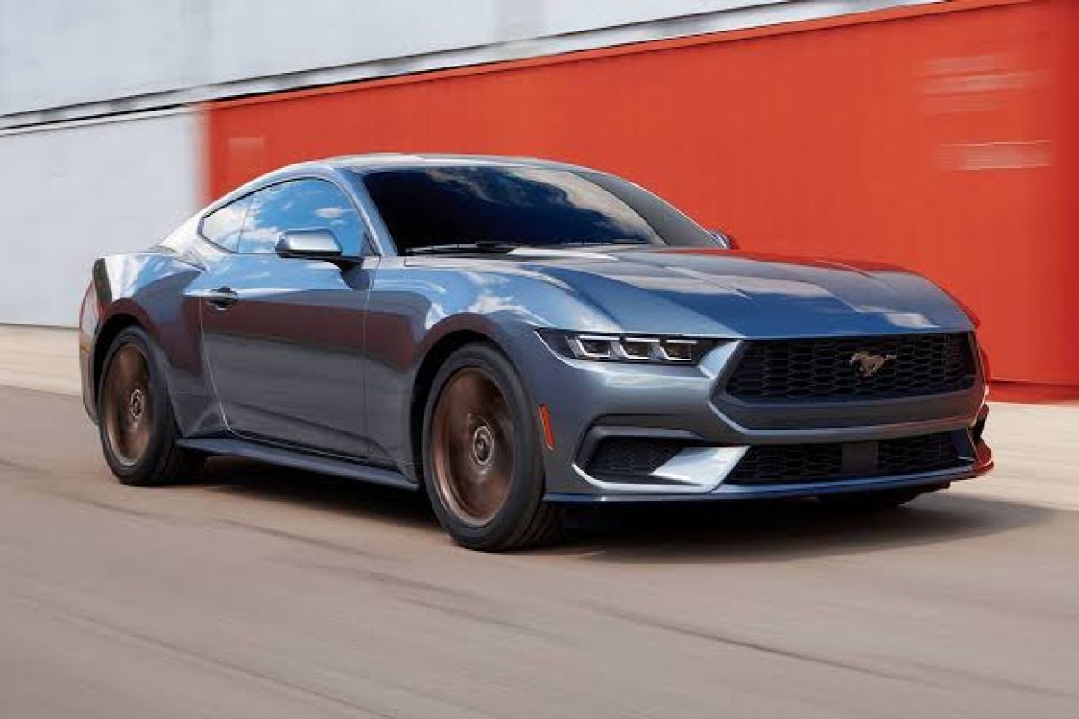 Nova geração do Mustang ficará mais conectada sem abrir mão do clássico motor V8 