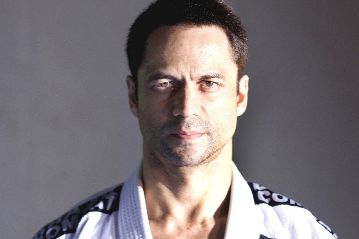 Prestes a estrear na HBO em ‘O Faixa Preta’, Daniel Satti dá detalhes do seu personagem e fala da boa forma aos 48 anos!  