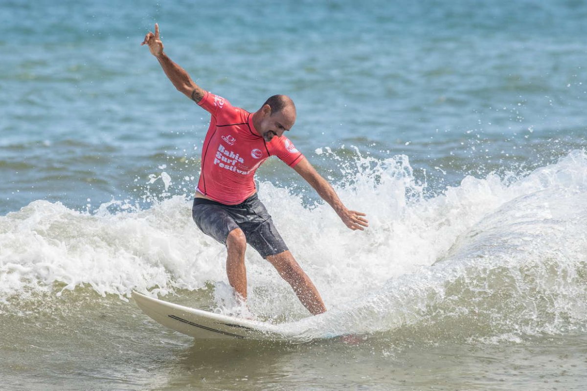 Atletas baianos disputam em competições de surf e parasurf nos próximos dias