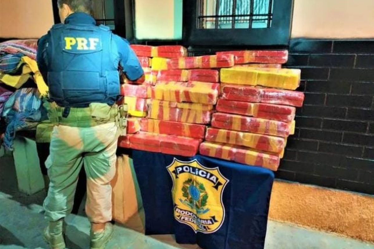 Dois homens são presos e 201 quilos de maconha são apreendidos em Brumado