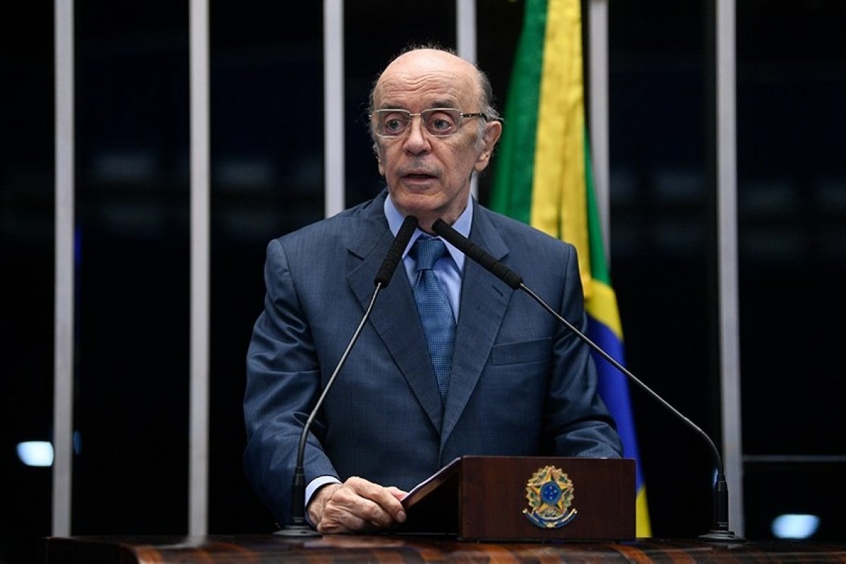 PT deve tentar apoio de José Serra a Lula no 2° turno das eleições, diz coluna