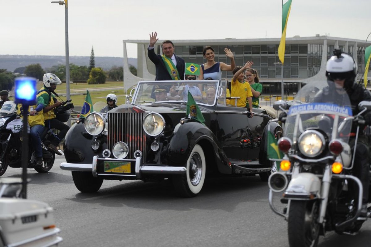 Bolsonaro descumpre ordem e utiliza imagens do 7 de Setembro em campanha, afirma ministro do TSE 