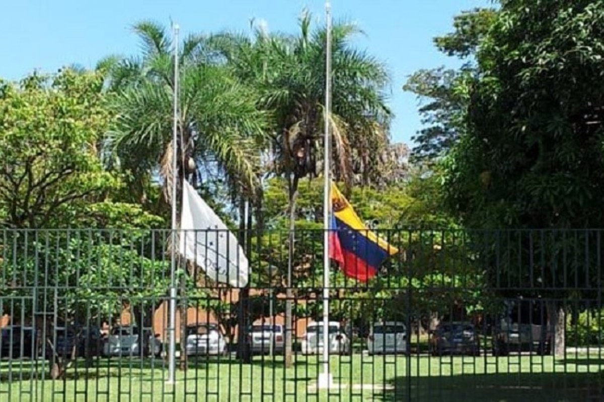 Embaixada da Venezuela no Brasil é invadida 