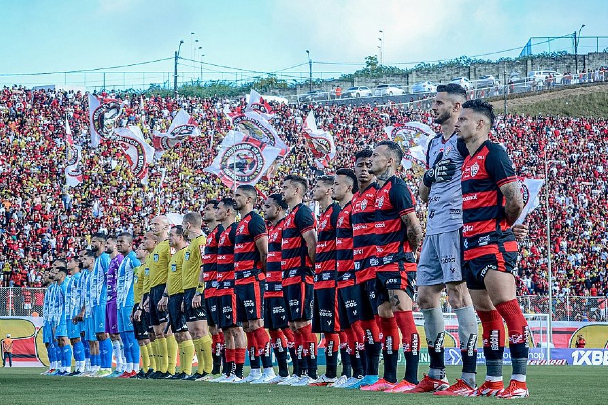 Torcedor do Vitória só pode comprar ingresso para jogo contra o Paysandu até hoje (22)