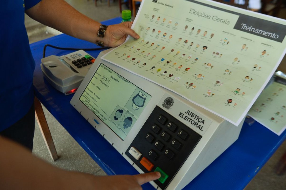 TREs fazem ajustes finais nas urnas eletrônicas para o primeiro turno