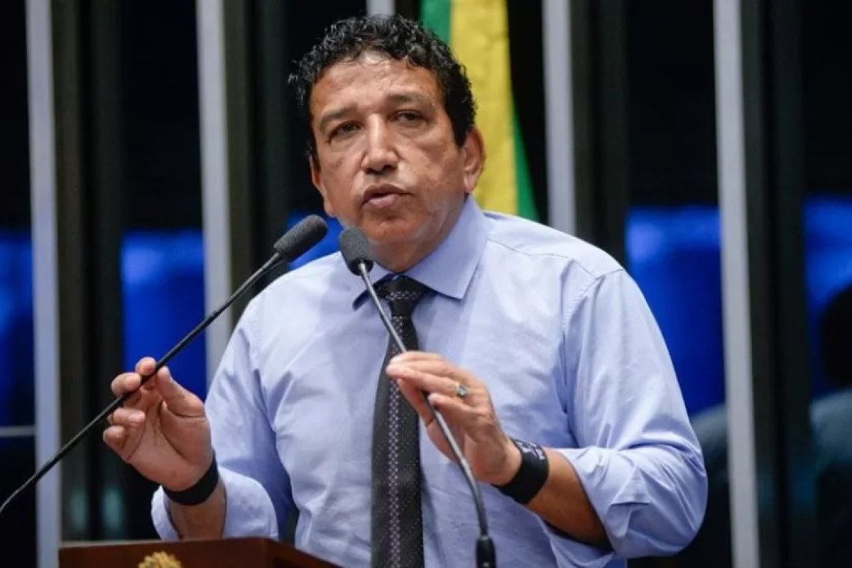 STF forma maioria de votos a favor de tornar Magno Malta réu por calúnia contra Barroso