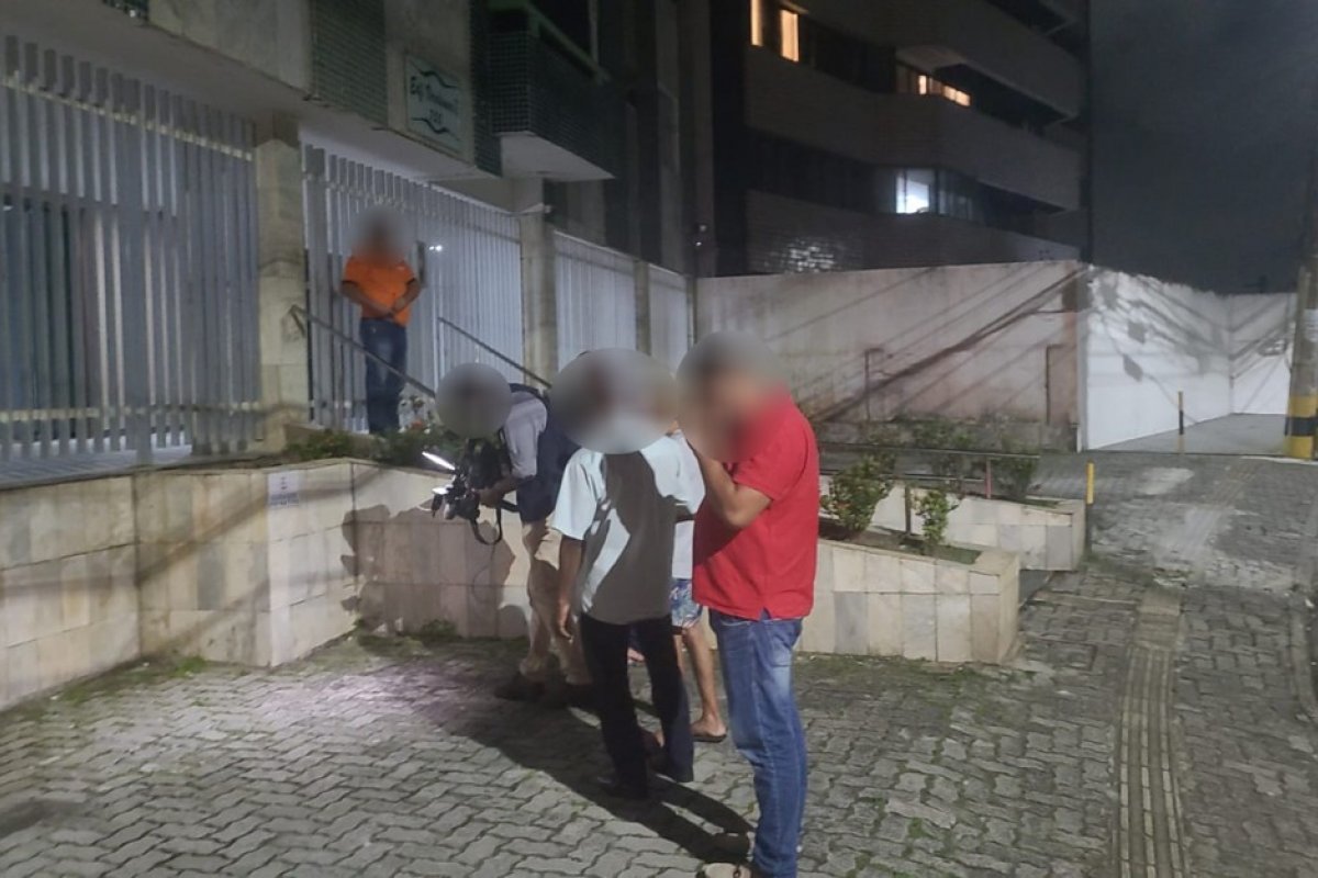 Entregador é assaltado por dois homens armados no bairro do Costa Azul, em Salvador 