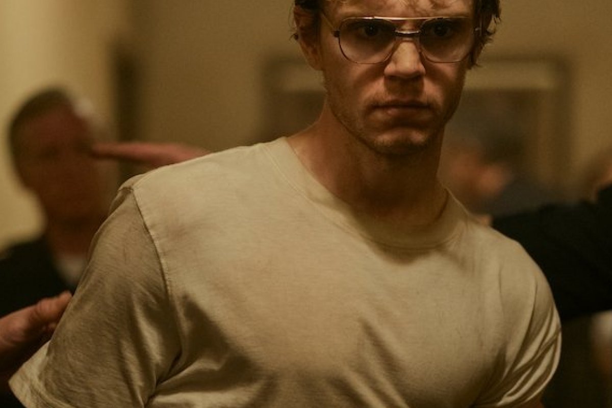 Parente de uma das vítimas critica série "Dahmer: Um Canibal Americano"