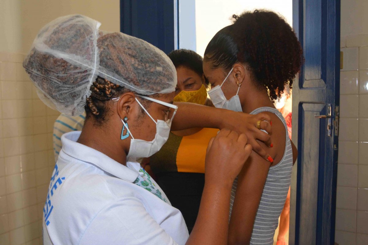 Vacinação contra covid-19 retoma em Salvador nesta segunda-feira (26) 