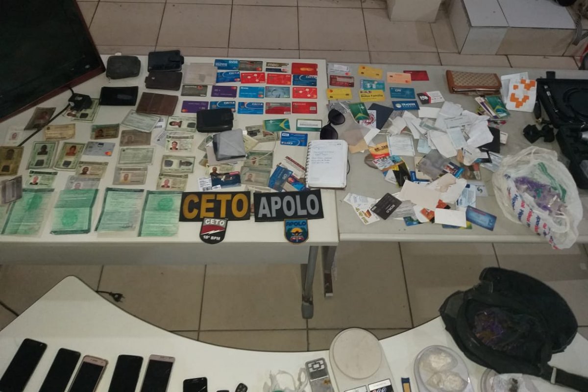 Cinco pessoas são presas acusadas de roubarem motorista de aplicativos 
