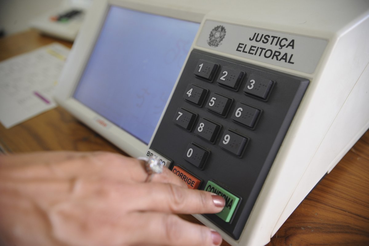 Defesa vai responder nesta segunda-feira (26) ao TCU sobre contagem paralela dos votos 