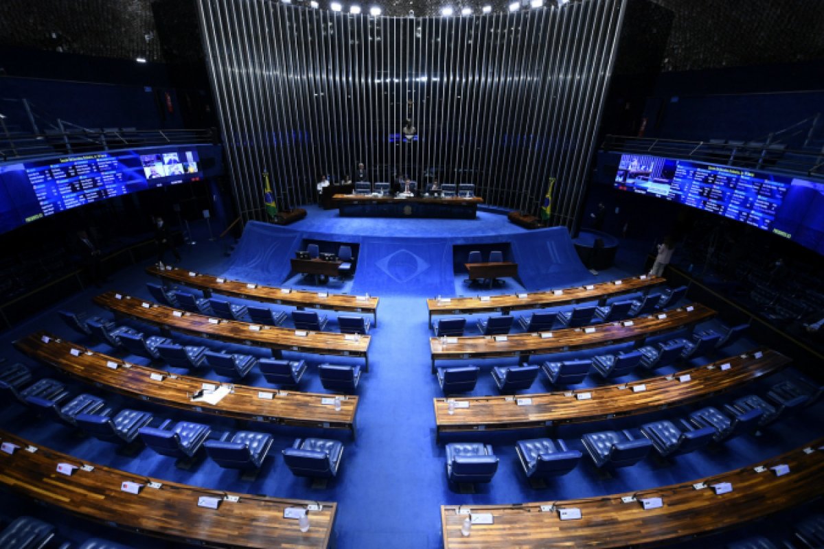 Senado tenta acelerar solução para garantir piso salarial dos enfermeiros