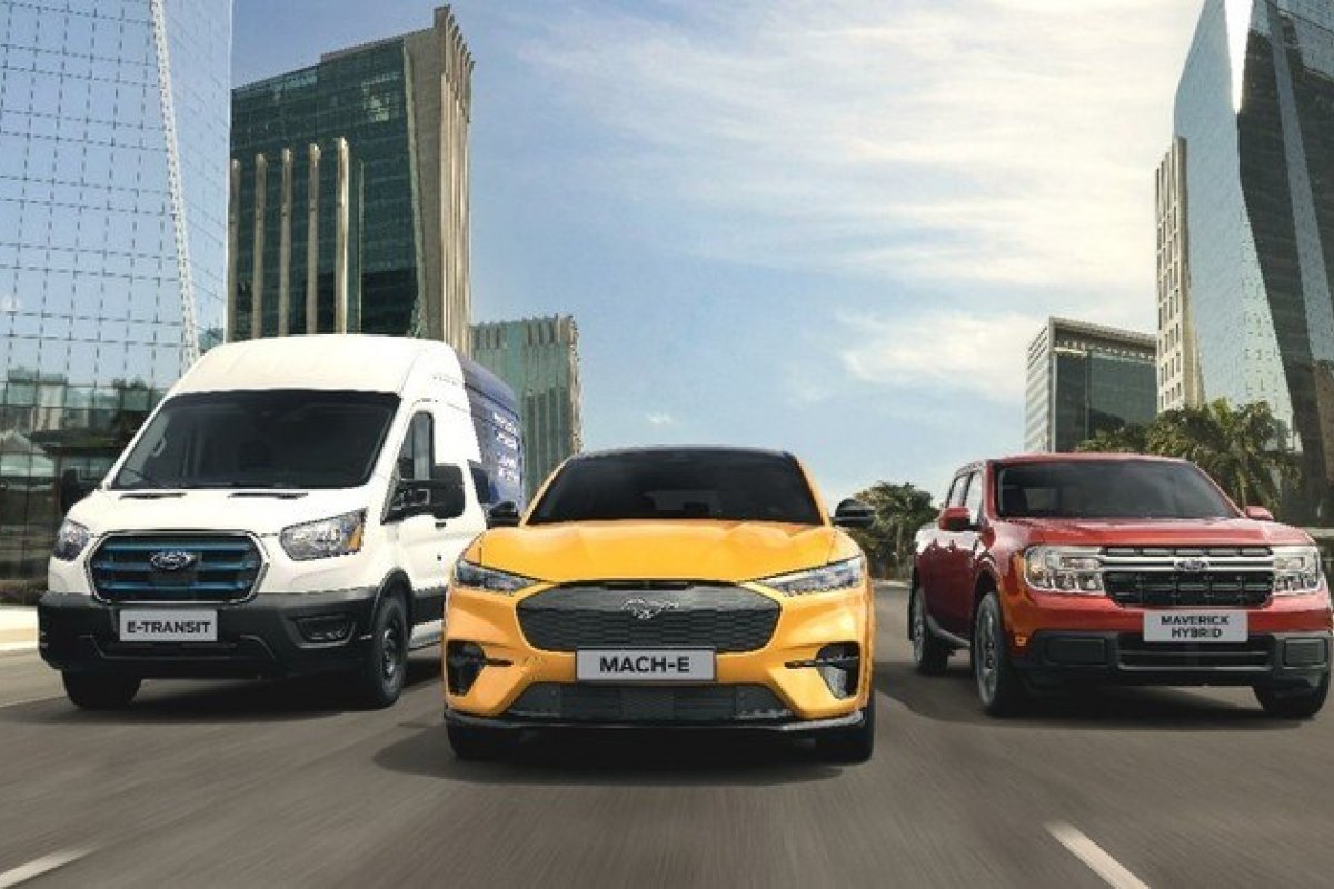Ford vai lançar Mustang elétrico, pick-up Maverick híbrida e e-Transit no Brasil 