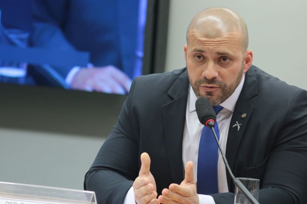 Daniel Silveira chama Moraes de "bandido" e diz que ministro tem que ser "internado em clínica psiquiátrica"