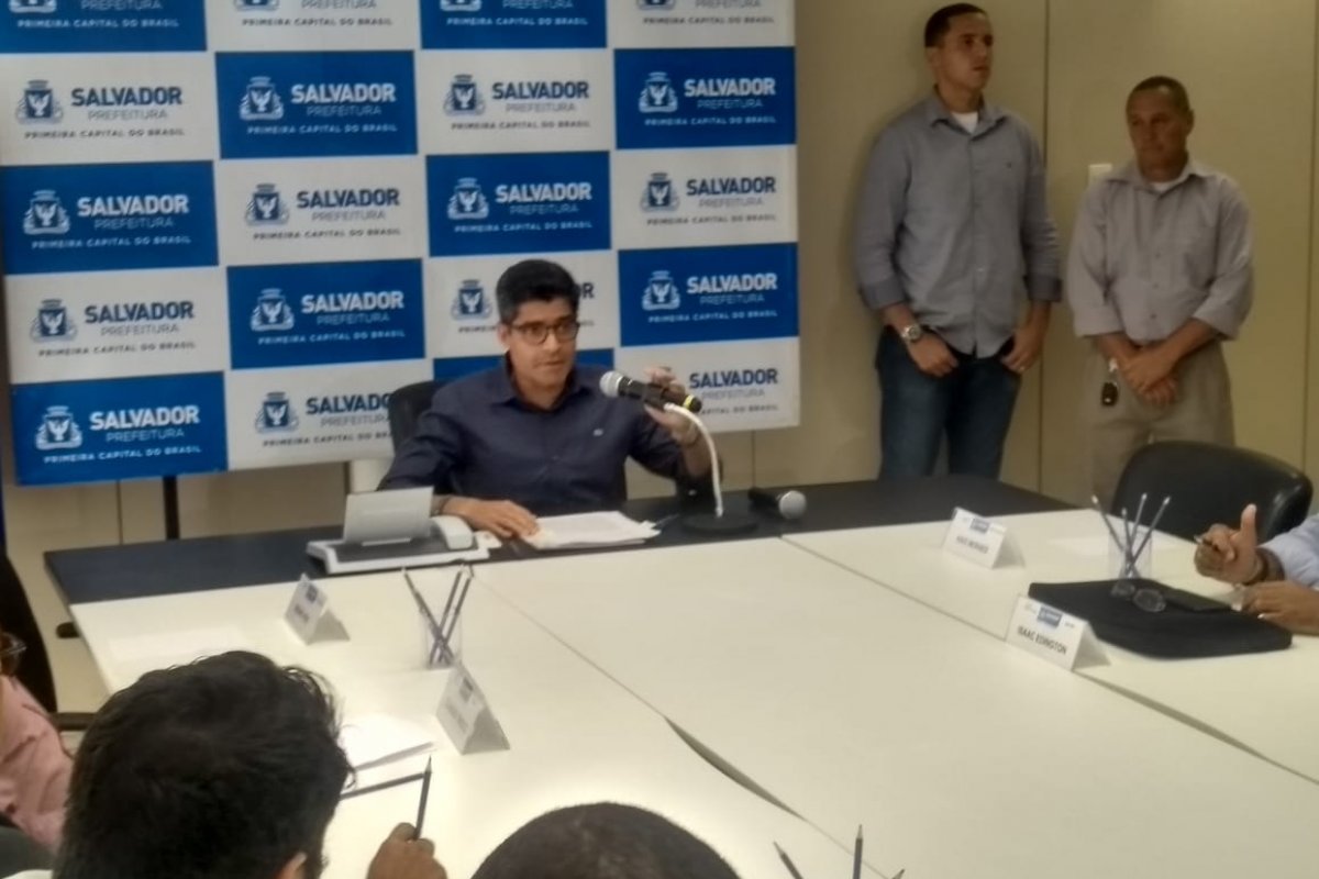 ACM Neto veta projeto que proíbe arrastão da quarta de cinzas 