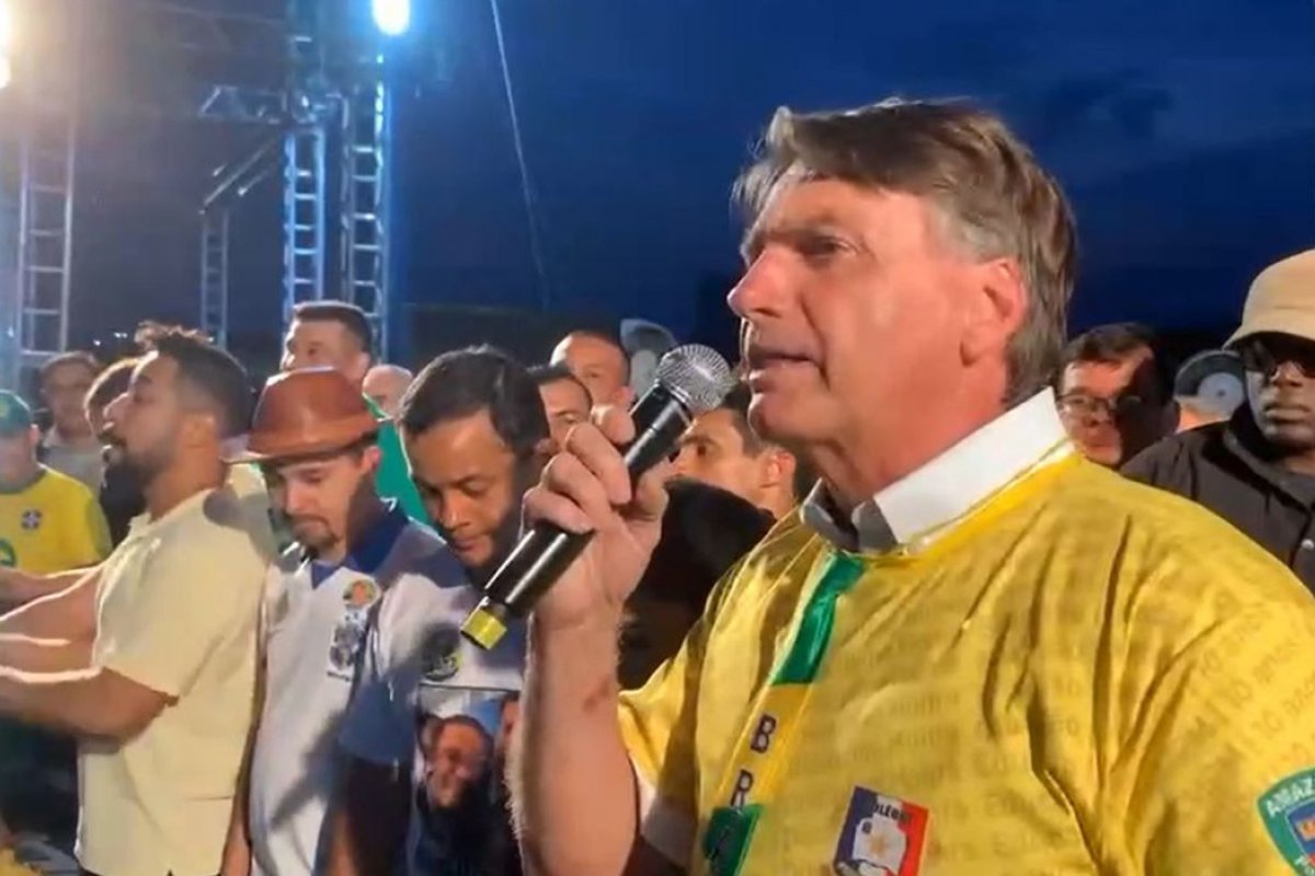 "Nós não abandonamos a pauta de costumes", afirma Bolsonaro 