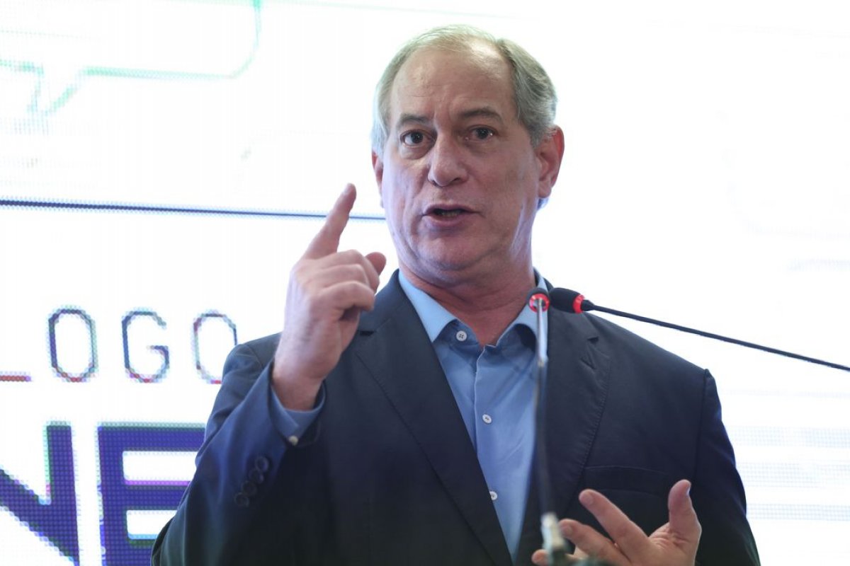 Moraes não avança em inquéritos contra Bolsonaro para pressiona-lo politicamente, diz Ciro