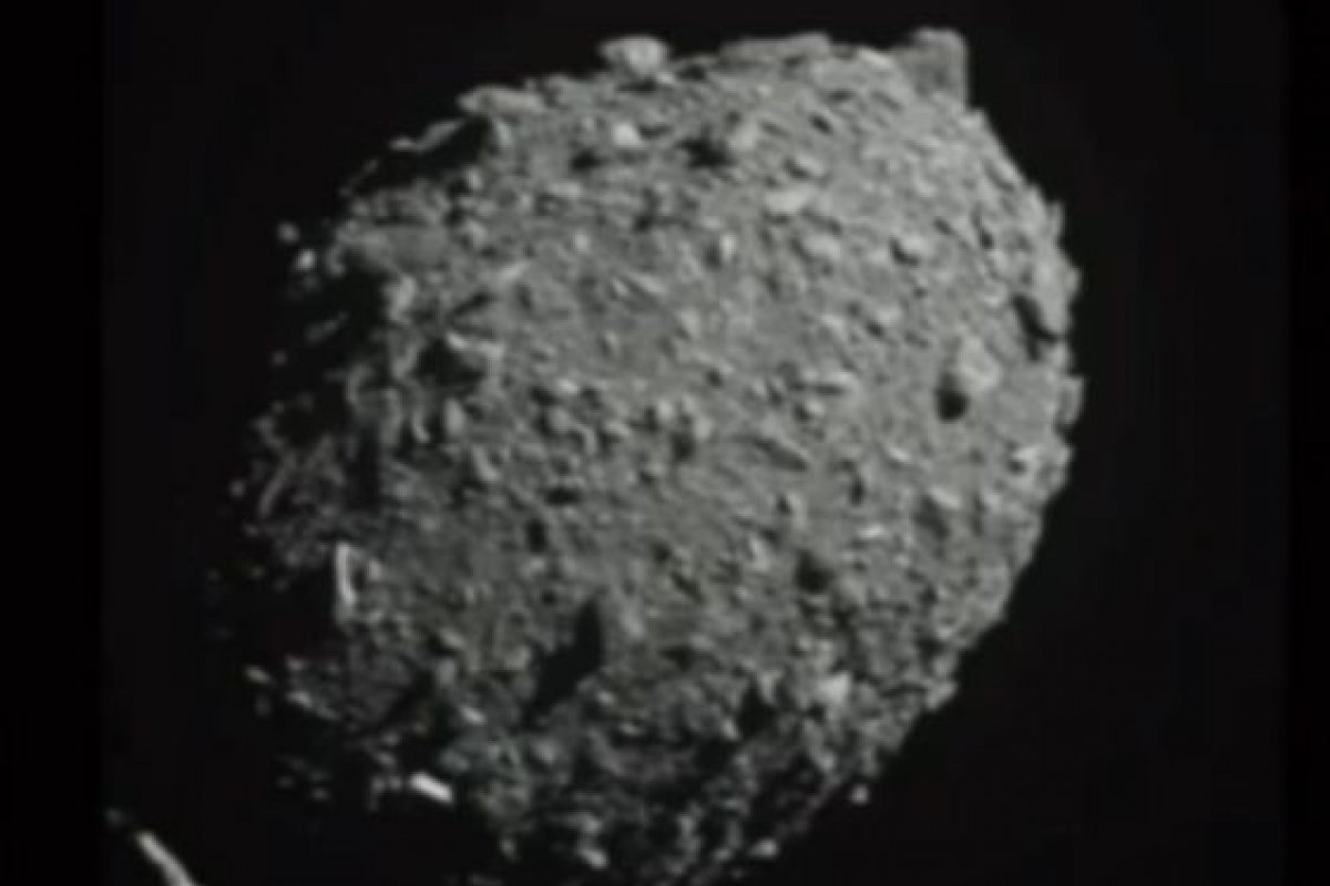 James Webb e Hubble capturam impacto de sonda em asteroide durante teste da Nasa