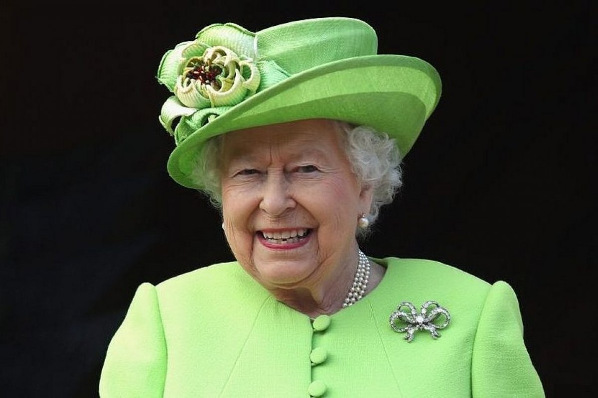 Velhice foi a causa da morte da Rainha Elizabeth II, diz certidão de óbito