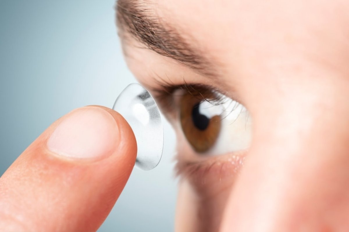 De forma inovadora em Salvador, lentes de contato especiais corrigem a miopia enquanto a pessoa dorme!  