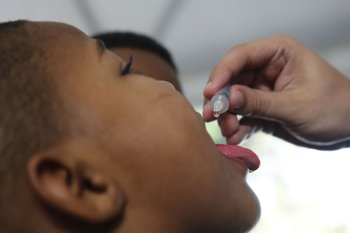 Salvador: campanha de vacinação contra a poliomielite tem menos de 30% do público-alvo alcançado