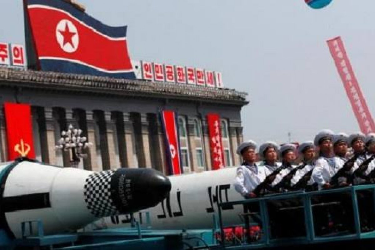 Coreia do Norte dispara dois mísseis balísticos neste sábado (1º)