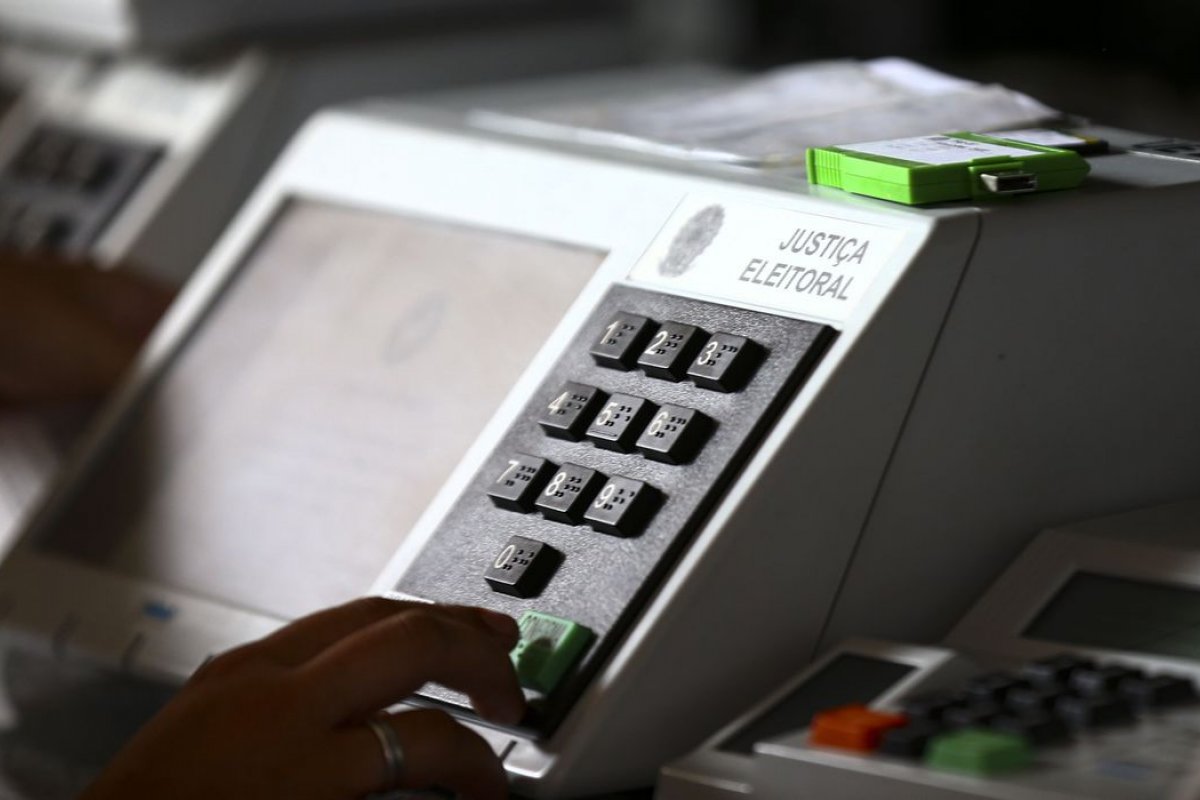 No Distrito Federal, 387 mil não comparecem às urnas no 1º turno, ou 17,5% do total