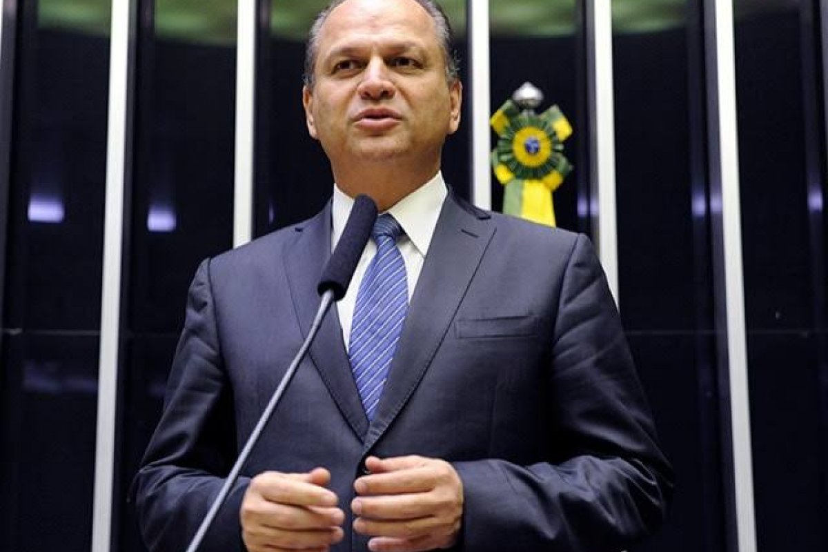 Ricardo Barros afirma que apresentará projeto para permitir penalizar institutos de pesquisa 
