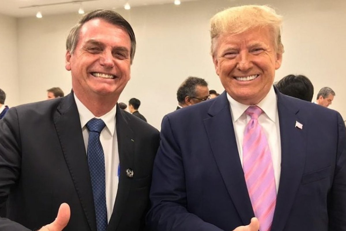Trump parabeniza Bolsonaro por chegar ao segundo turno
