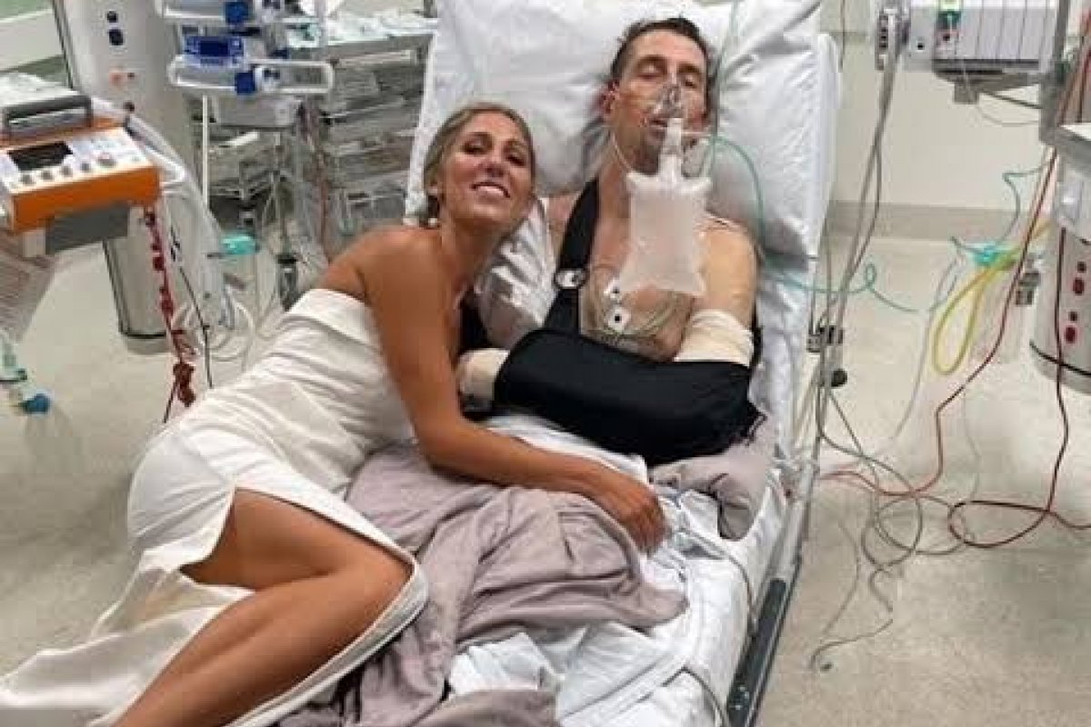 Noivo desloca ombro em homenagem à esposa e o casal passa lua de mel em um hospital 