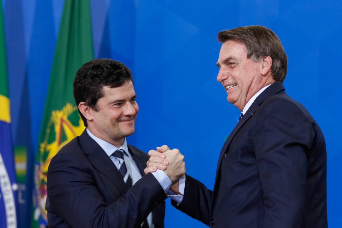 "Lula não é uma opção eleitoral", diz Moro ao declarar apoio a Bolsonaro no 2° turno
