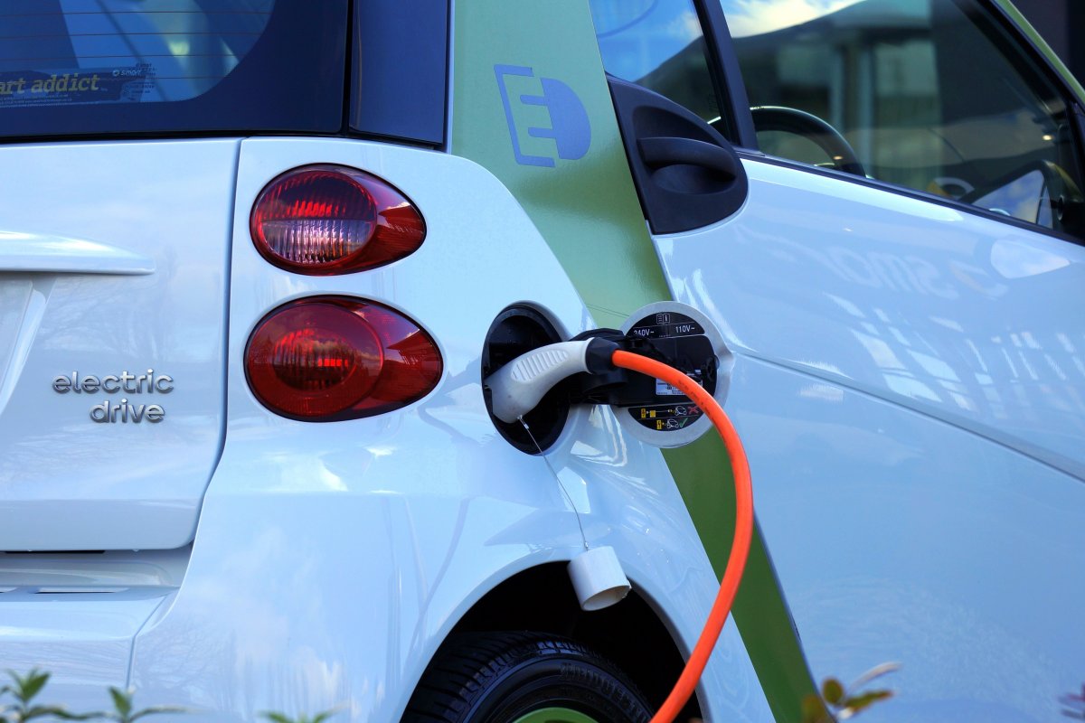 Quase 60% dos brasileiros preferem carro elétrico na hora da compra