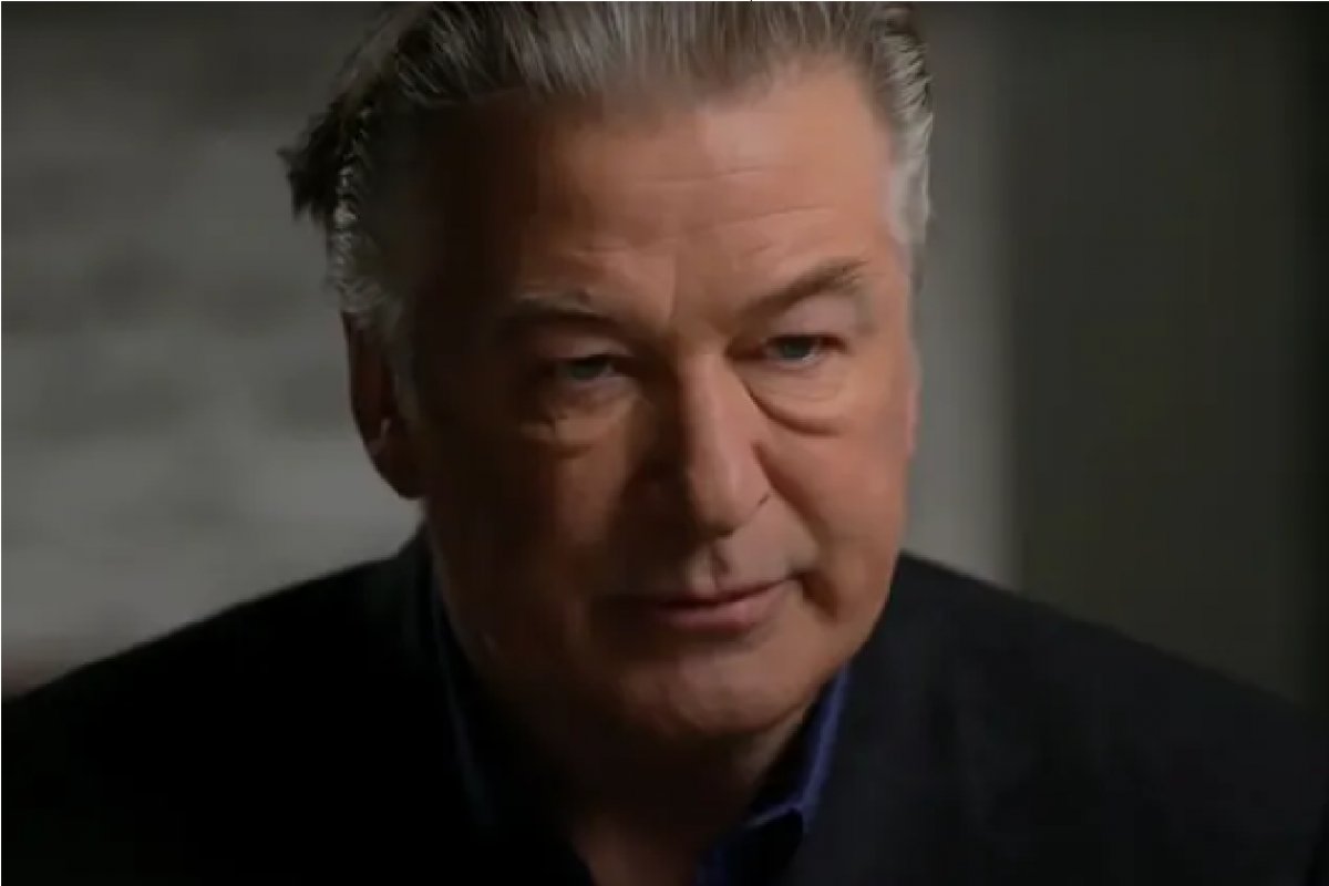 Alec Baldwin chega a acordo com a família de Halyna Hutchins, diretora morta em set de filmagem