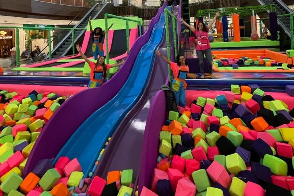 Shopping Paralela inaugura circuito de trampolim gigante! 