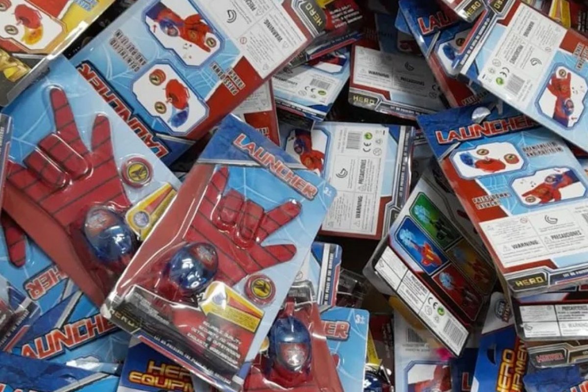Operação apreende mais de 2 mil brinquedos falsificados em Salvador 