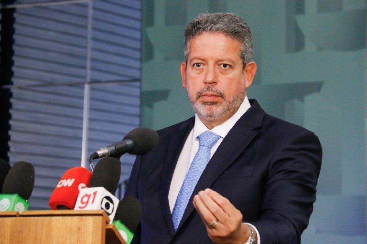 Lira quer votar projeto que criminaliza erros de institutos de pesquisa semana que vem