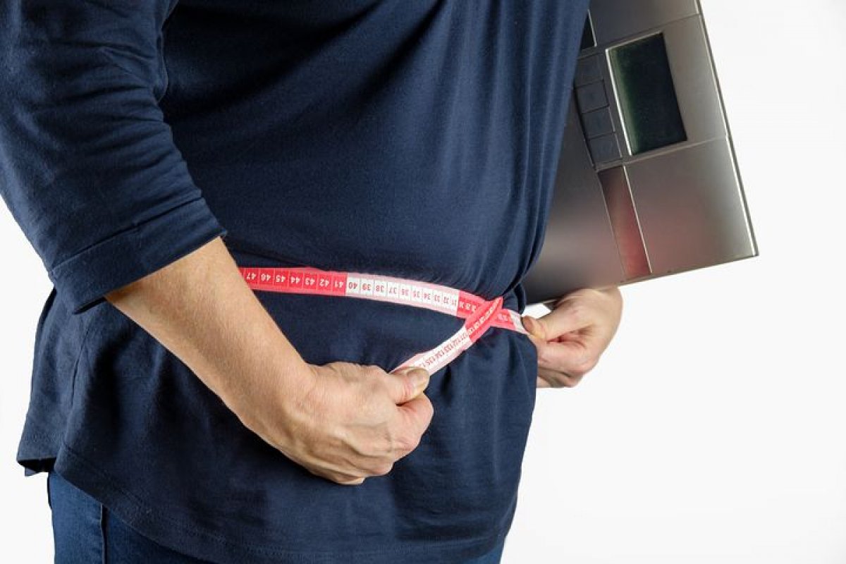 Ingerir muito alimento quando o corpo se prepara para descansar pode fazer mal, diz Harvard
