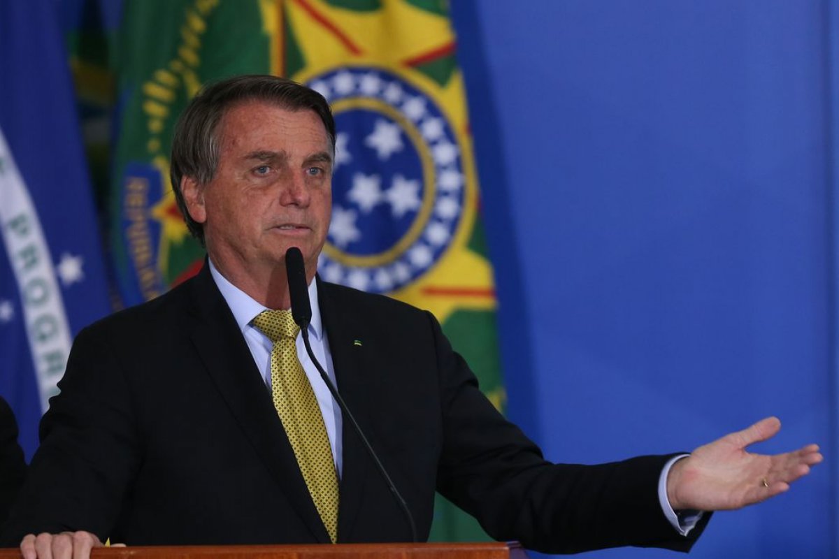 Campanha de Bolsonaro vai ao TSE contra propaganda que o associa ao canibalismo