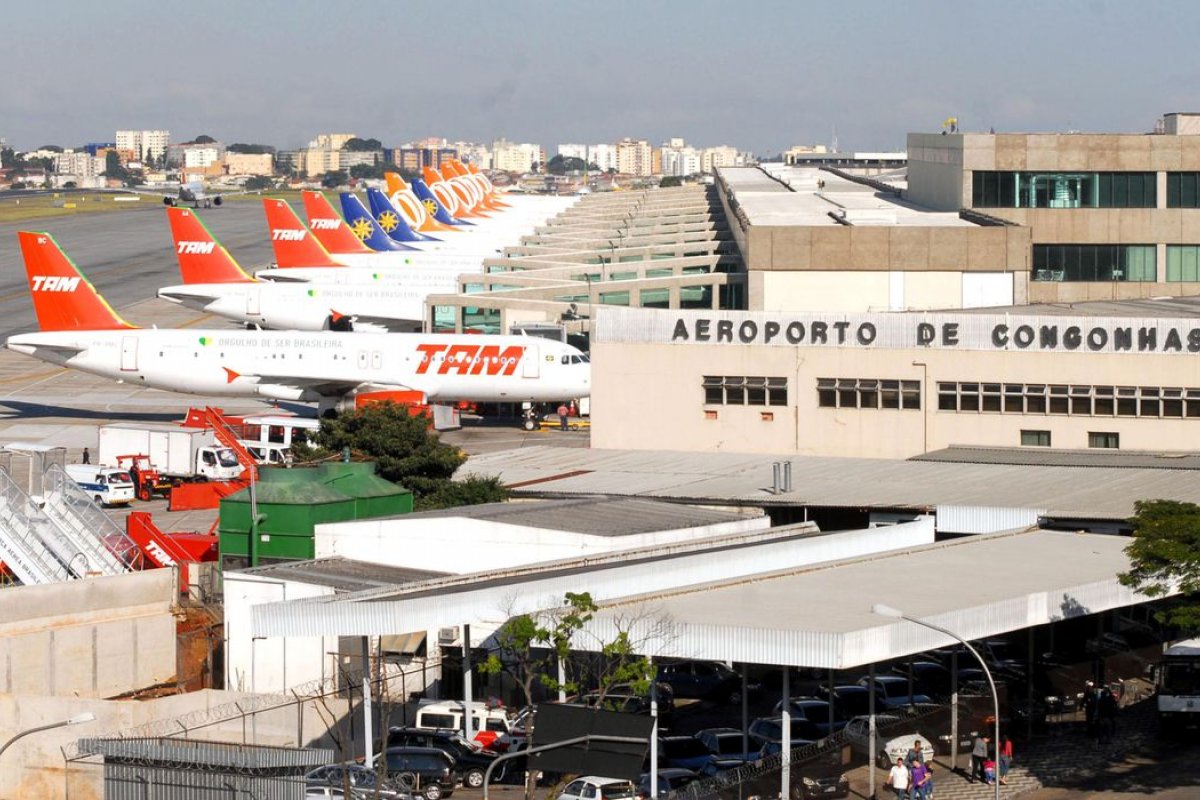 Aeroporto de Congonhas registra cancelamentos e longas filas nesta segunda-feira (10)