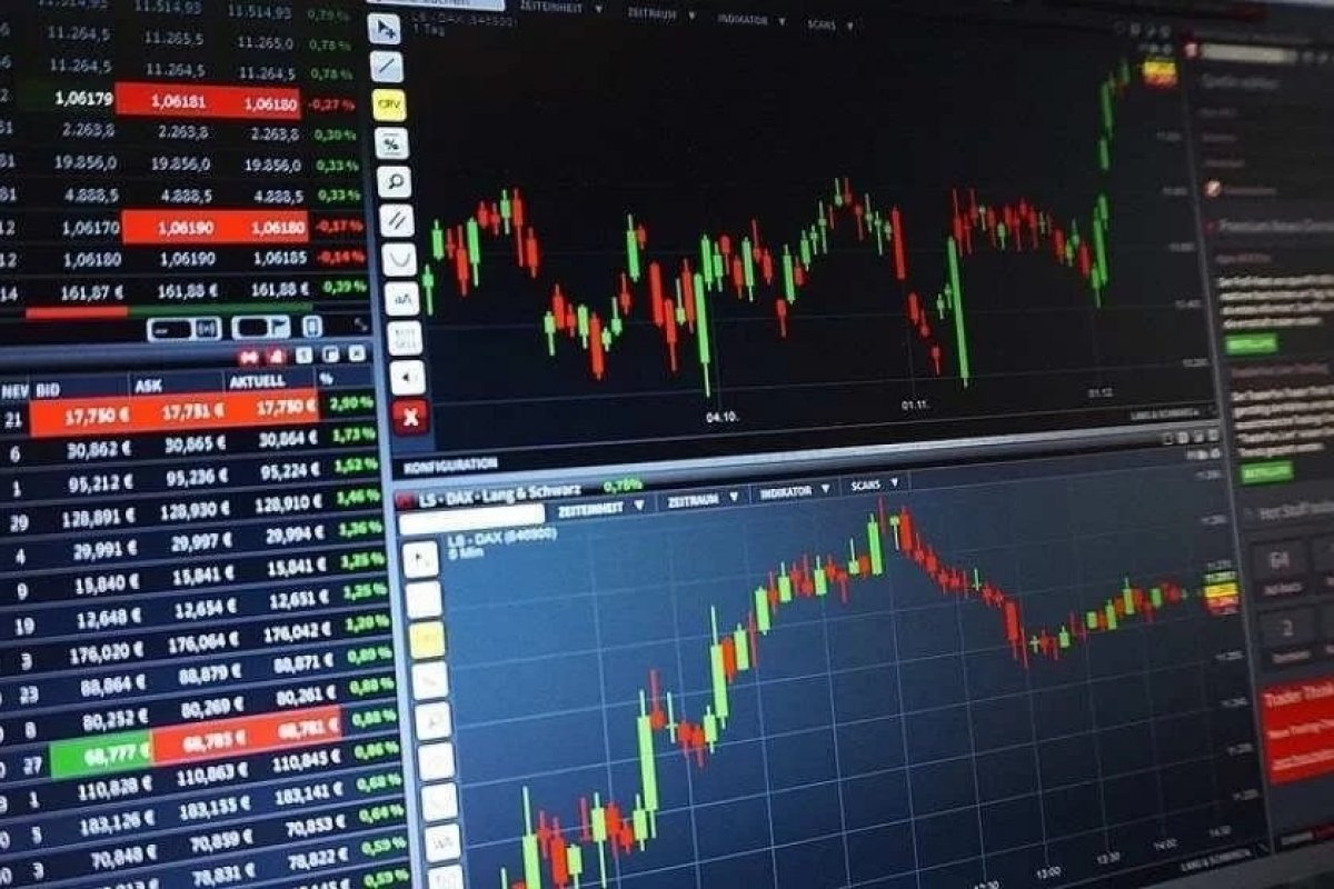 Ibovespa recua e cai 0,6%; dólar sobe nesta terça-feira (11)