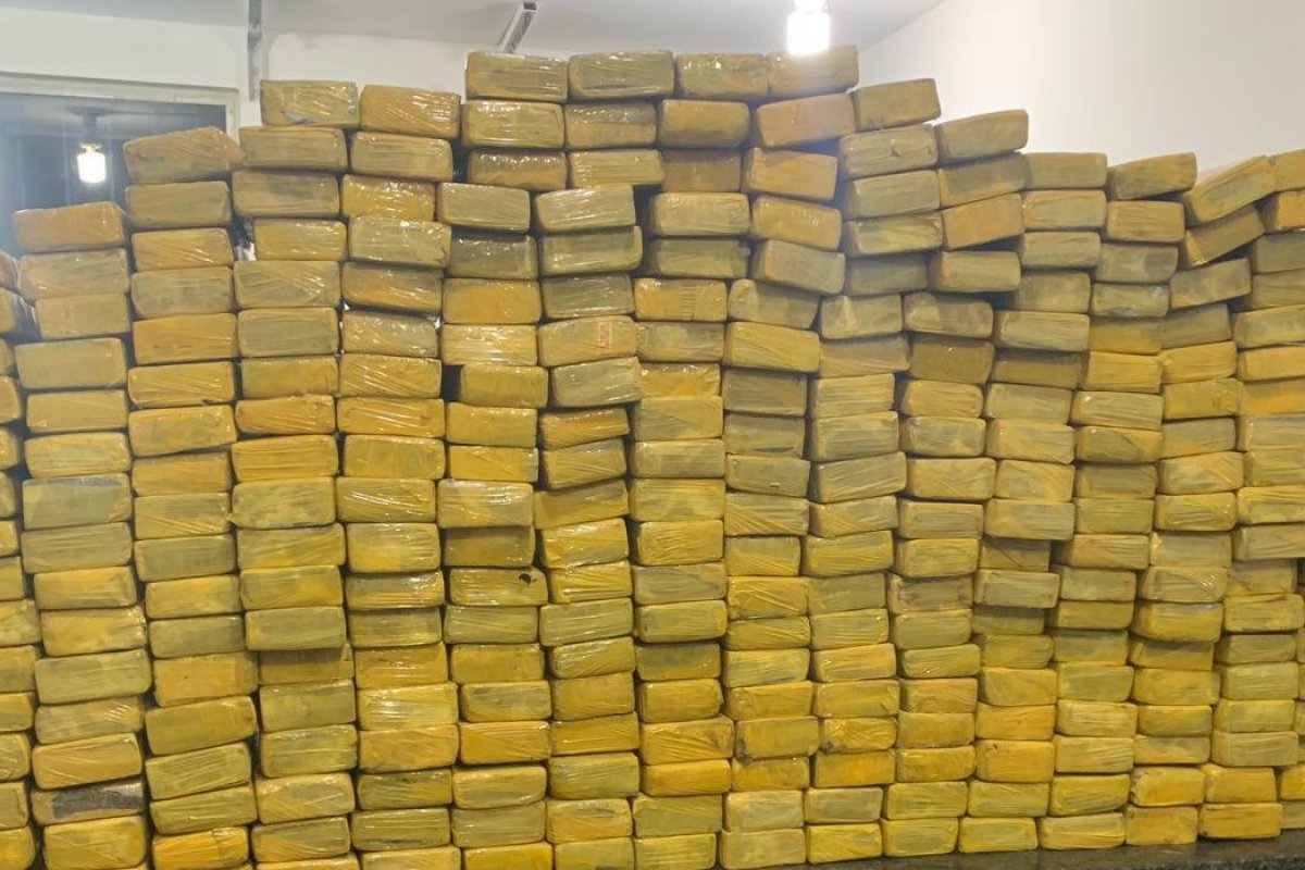 Homem é preso em flagrante por transporte de 300 kg de maconha em SAJ