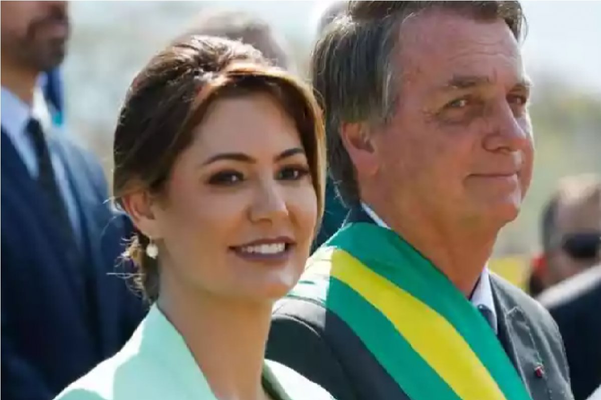 Em agenda no Nordeste, Bolsonaro diz que Michelle é filha de “cabra da peste”