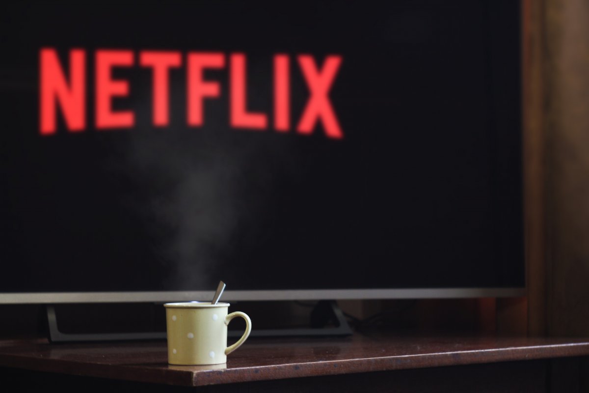 Netflix: versão do site com anúncio é R$ 7 mais barato, mas tem menos conteúdo