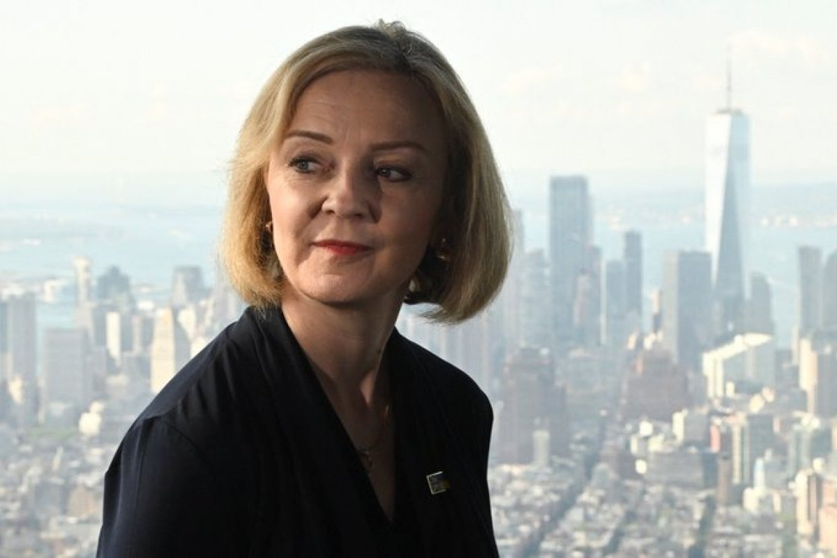 Primeira-ministra do Reino Unido demite ministro de Finanças